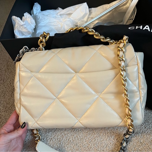 Chanel 19 beige large flap bag lambskin two tone metal - Picture 4 of 14